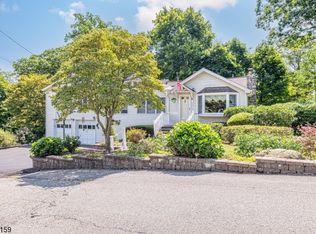 11 Cliffside Dr, West Milford, NJ 07480
