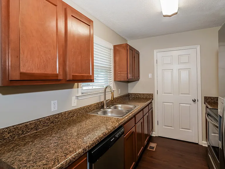 408 Dellwood Dr — Photo 7