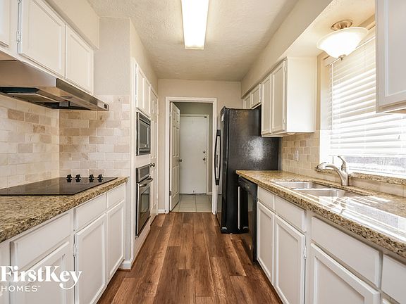 5th image of 1406 Valley Landing Dr