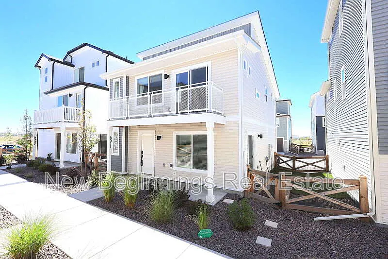 2 bed, 2.0 bath, 1100 sqft, $2,195 — Photo 2