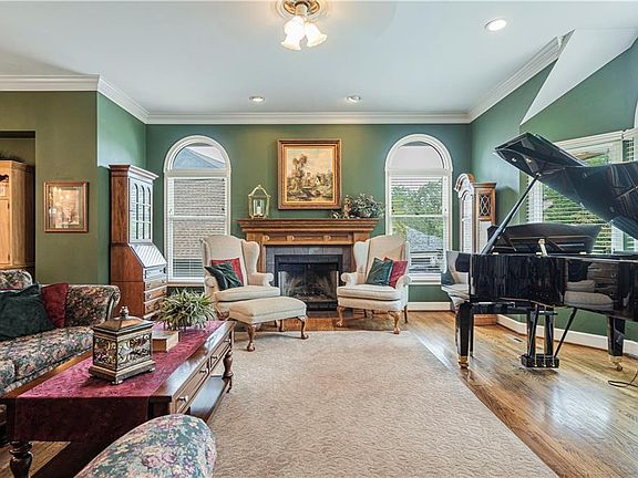 4th image of 1909 SW Rock Creek Ct