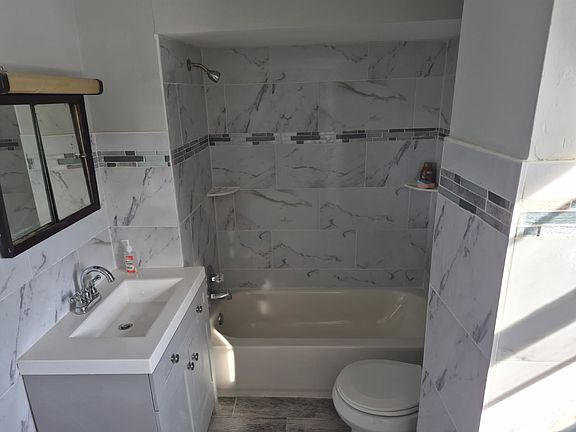 3rd image of 719 Midland Ave Floor 2