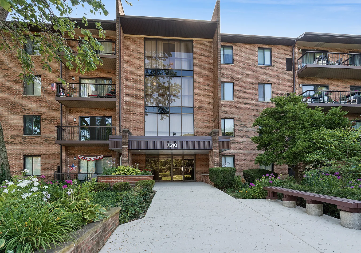 2 bed, 1081 sqft, $2,500 — Photo 1
