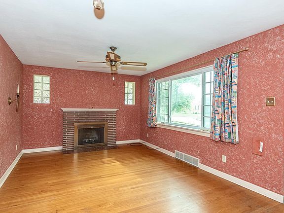 5th image of 975 Simmons Ave