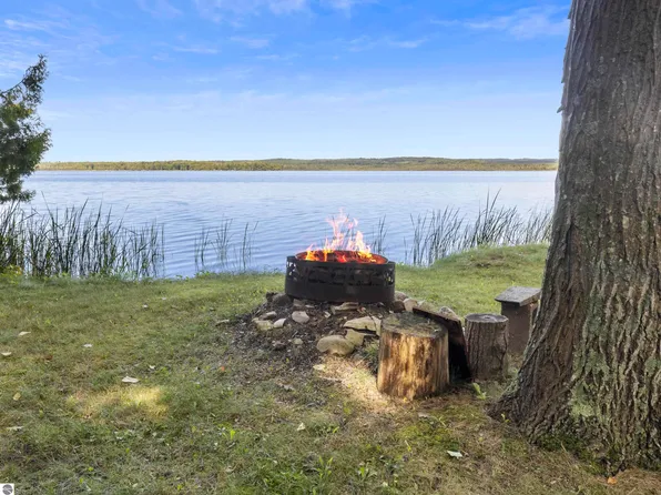 8028 Ash Ave, Honor, MI 49640