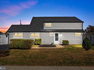 50 Greenbrier Rd, Levittown, PA 19057