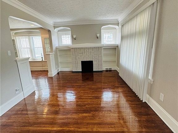 5th image of 12102 Farringdon Ave