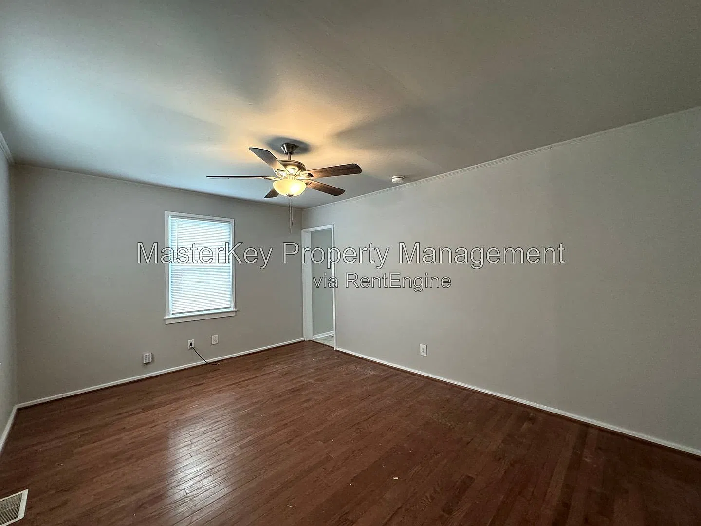 3 bed, 1.0 bath, 1046 sqft, $1,500 — Photo 4