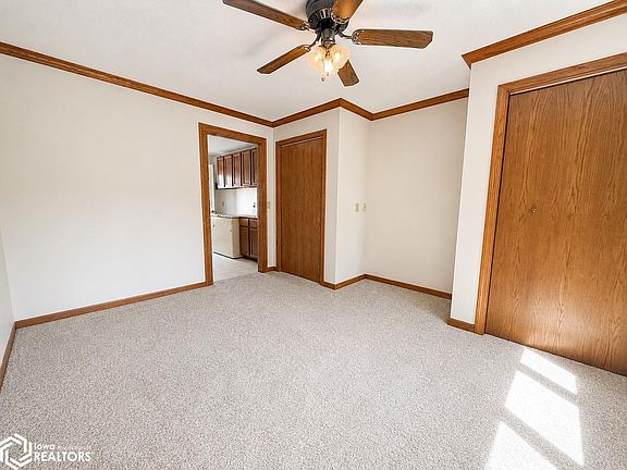 5th image of 208 S Lake St