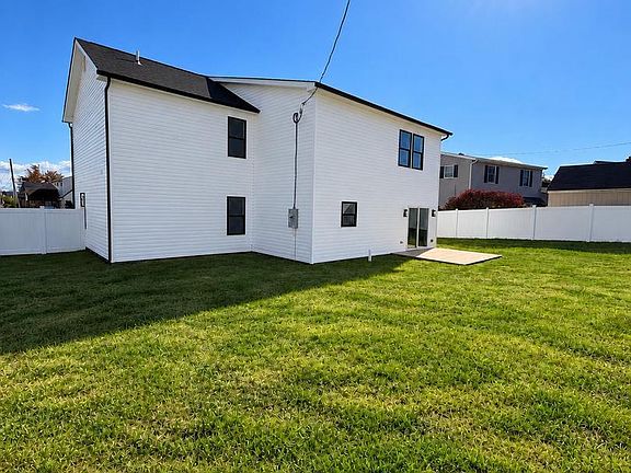 3rd image of 6 Apricot Ln