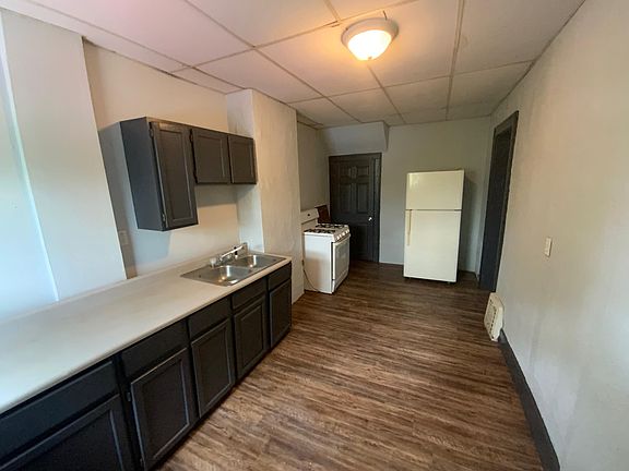 5th image of 611 N Hazel St #1