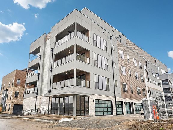 2nd image of 2842 Gunnison Dr #302