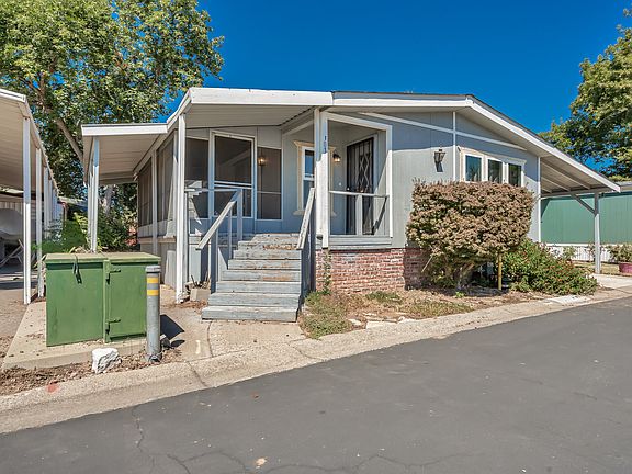 4th image of 19964 Riverside Ave #103