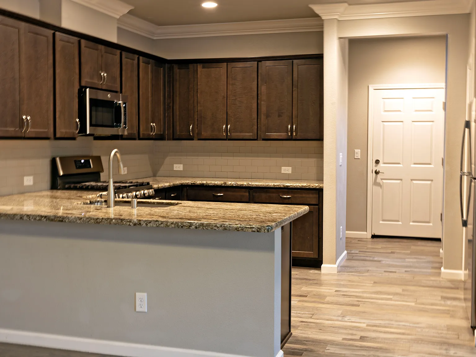 4 bed, 2.5 bath, 1967 sqft, $2,450 — Photo 2