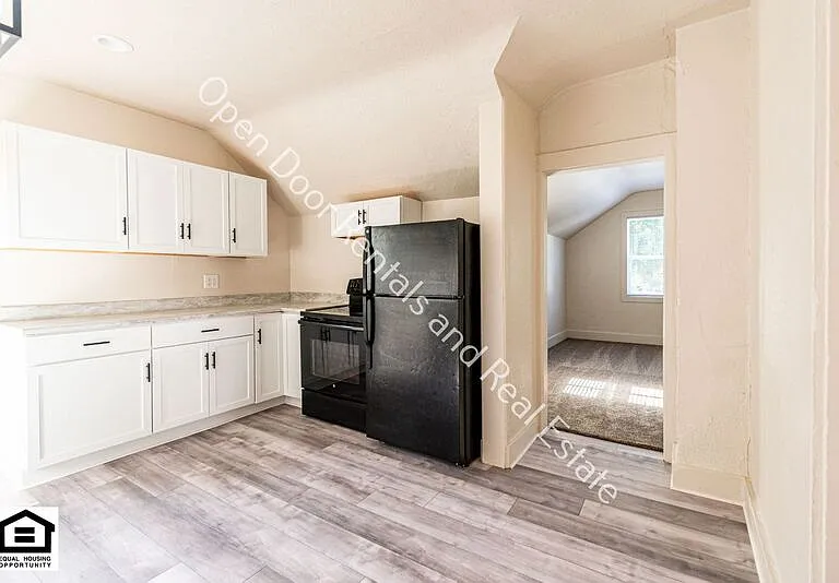 1240 1/2 Boone St — Photo 8