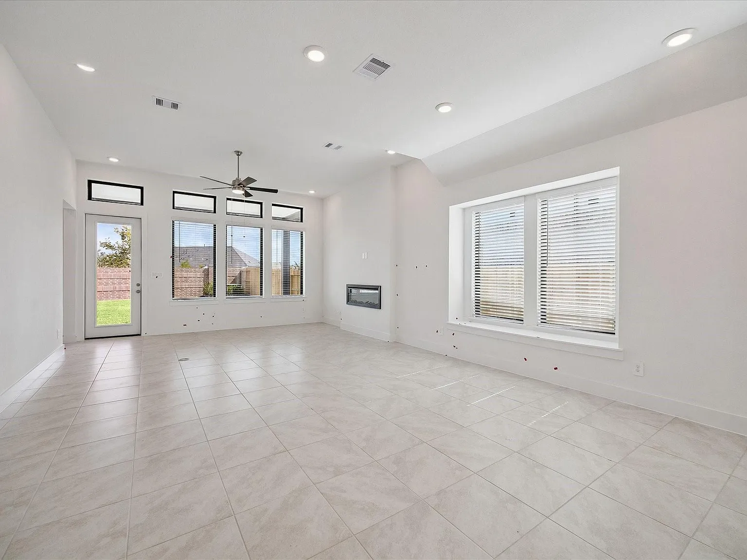4 bed, 3.5 bath, 2175 sqft, $2,999 — Photo 3