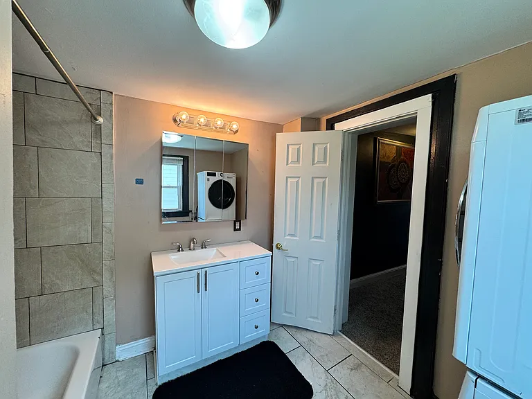 1016 Hill St — Photo 15