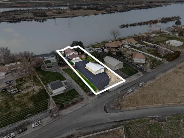 39 Paradise Dr, Burbank, WA 99323