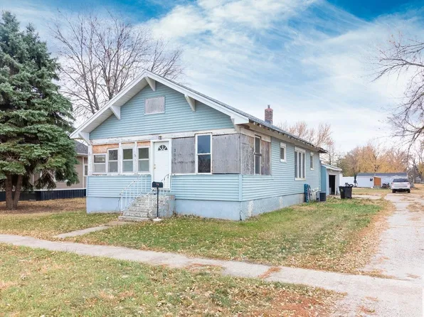 305 Iowa Ave, Onawa, IA 51040