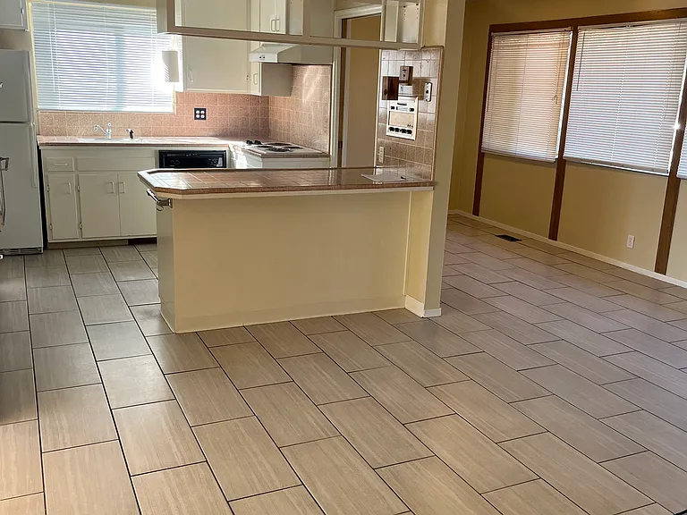48 Tampa Dr — Photo 33