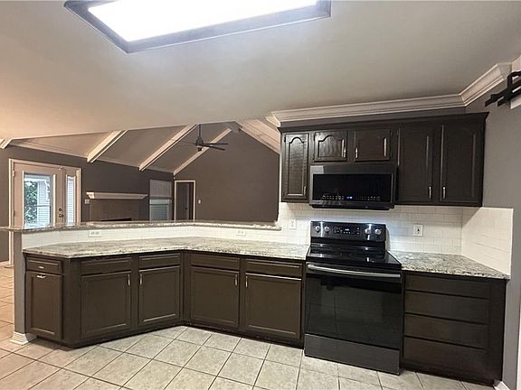 3rd image of 39140 Gum St