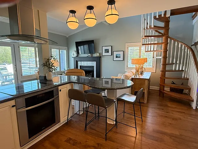 50 Marine Dr #8 — Photo 7
