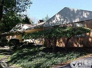 4860 Arrowhead Rd, West Bloomfield, MI 48323