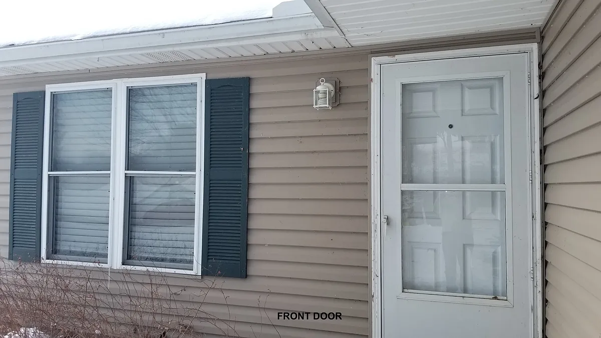 Front door and living room window - 536 Summerset Dr