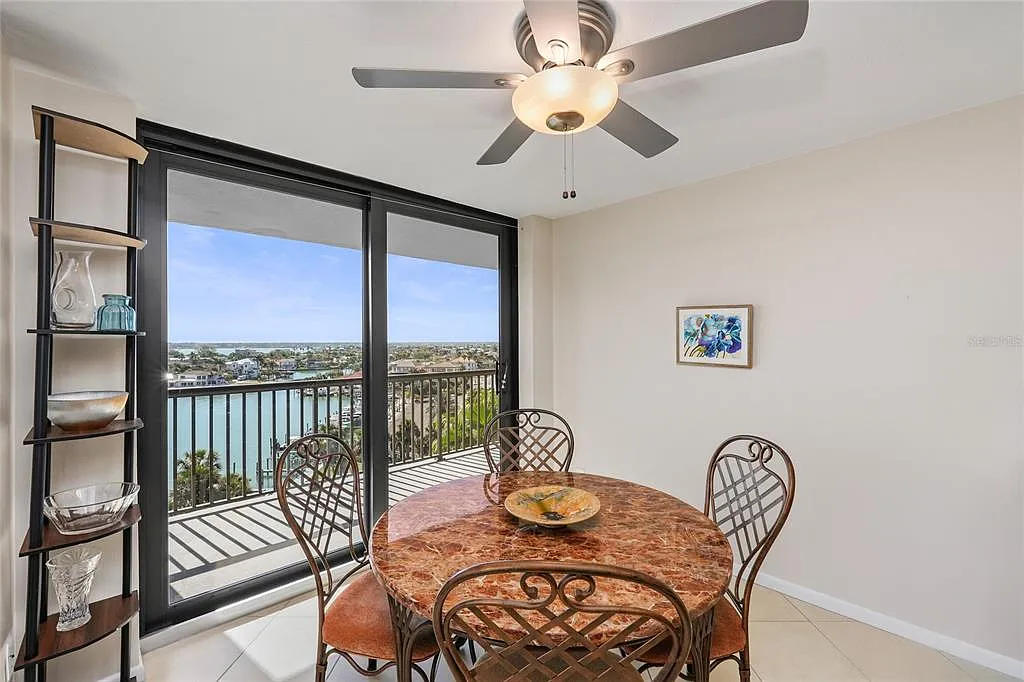 2 bed, 2.0 bath, 1610 sqft, $4,500 — Photo 4