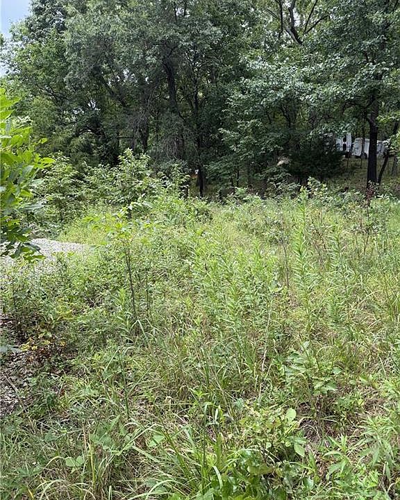 2nd image of 105 Holiday Dr