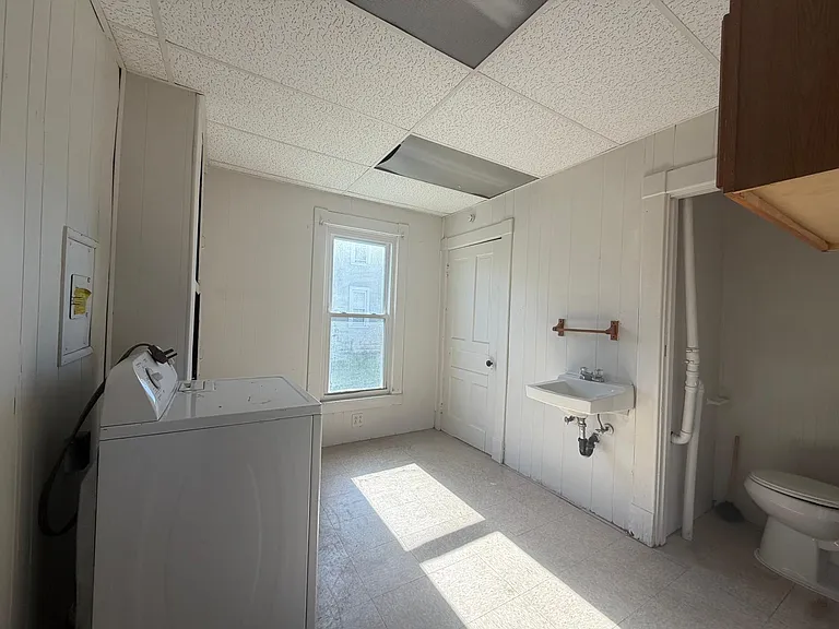 418 E Ash St — Photo 6