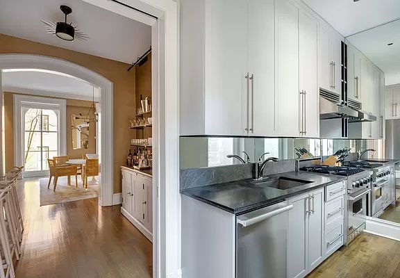 5th image of 114 E 10th St