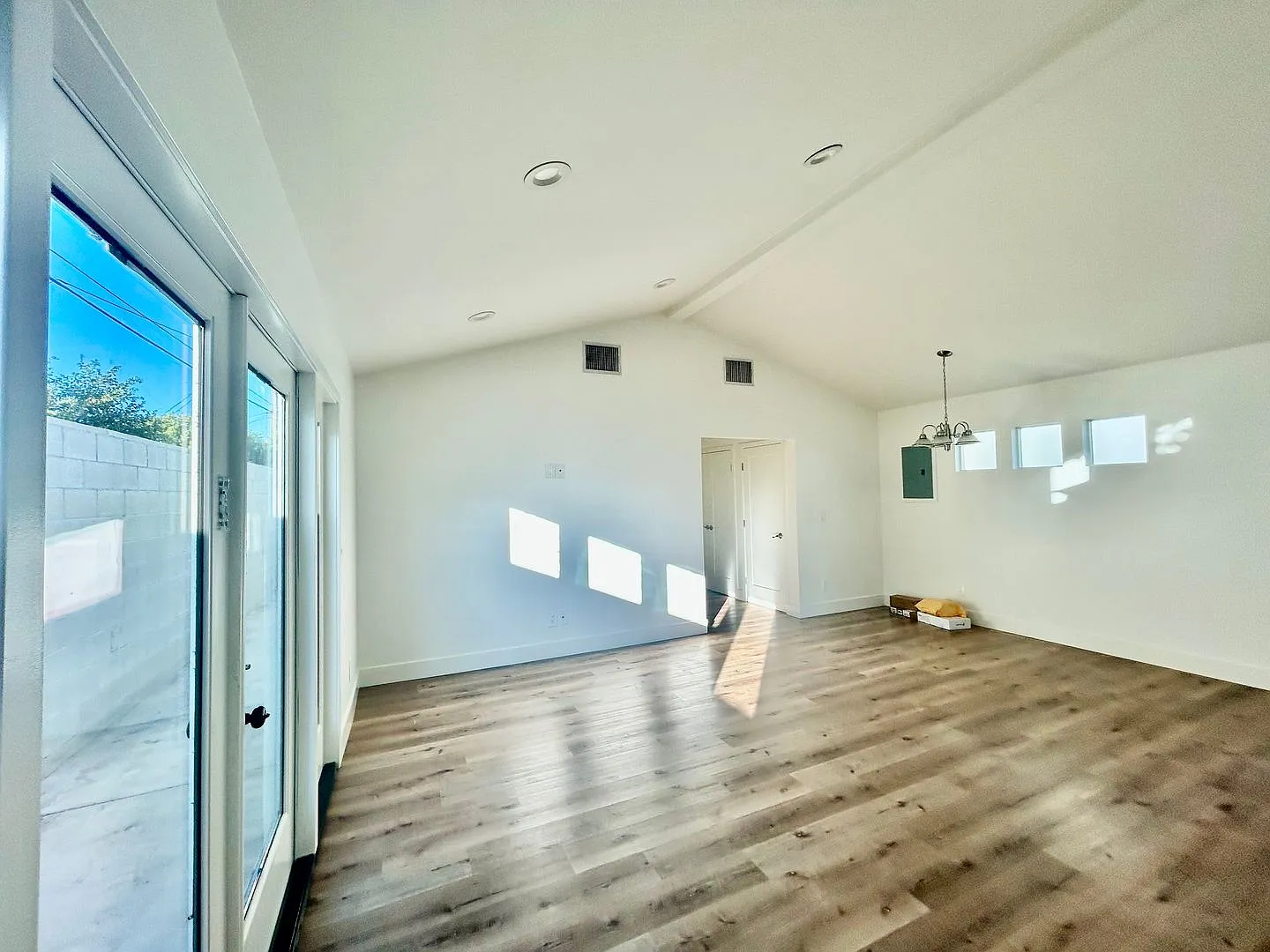 Recently Remodeled 1-Bedroom, 1-Bathroom Unit — Photo 4