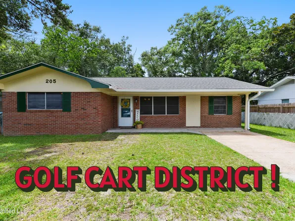 205 Walnut Dr, Ocean Springs, MS 39564
