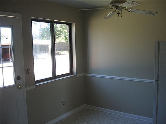 KITCHEN EATING AREA