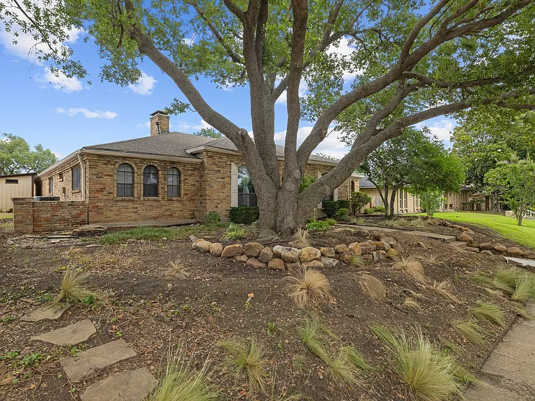1527 Estates Way — Photo 4