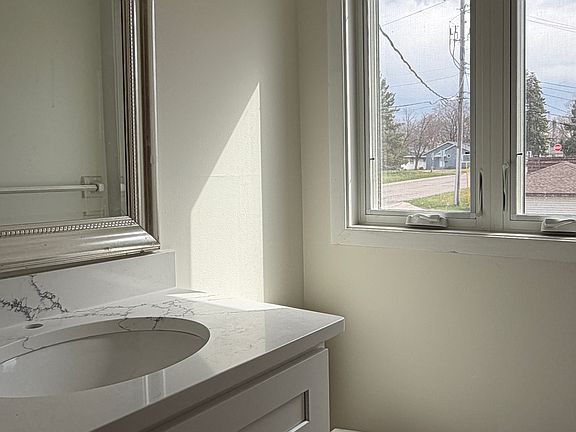 4th image of 601-619 8th Ave S #603