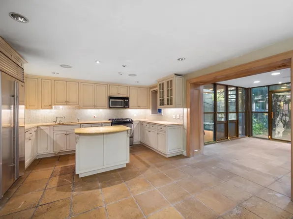 323 President Street image 7 of 13