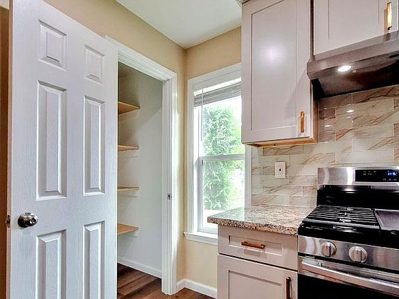 2nd image of 1002 W Olive Ave #5