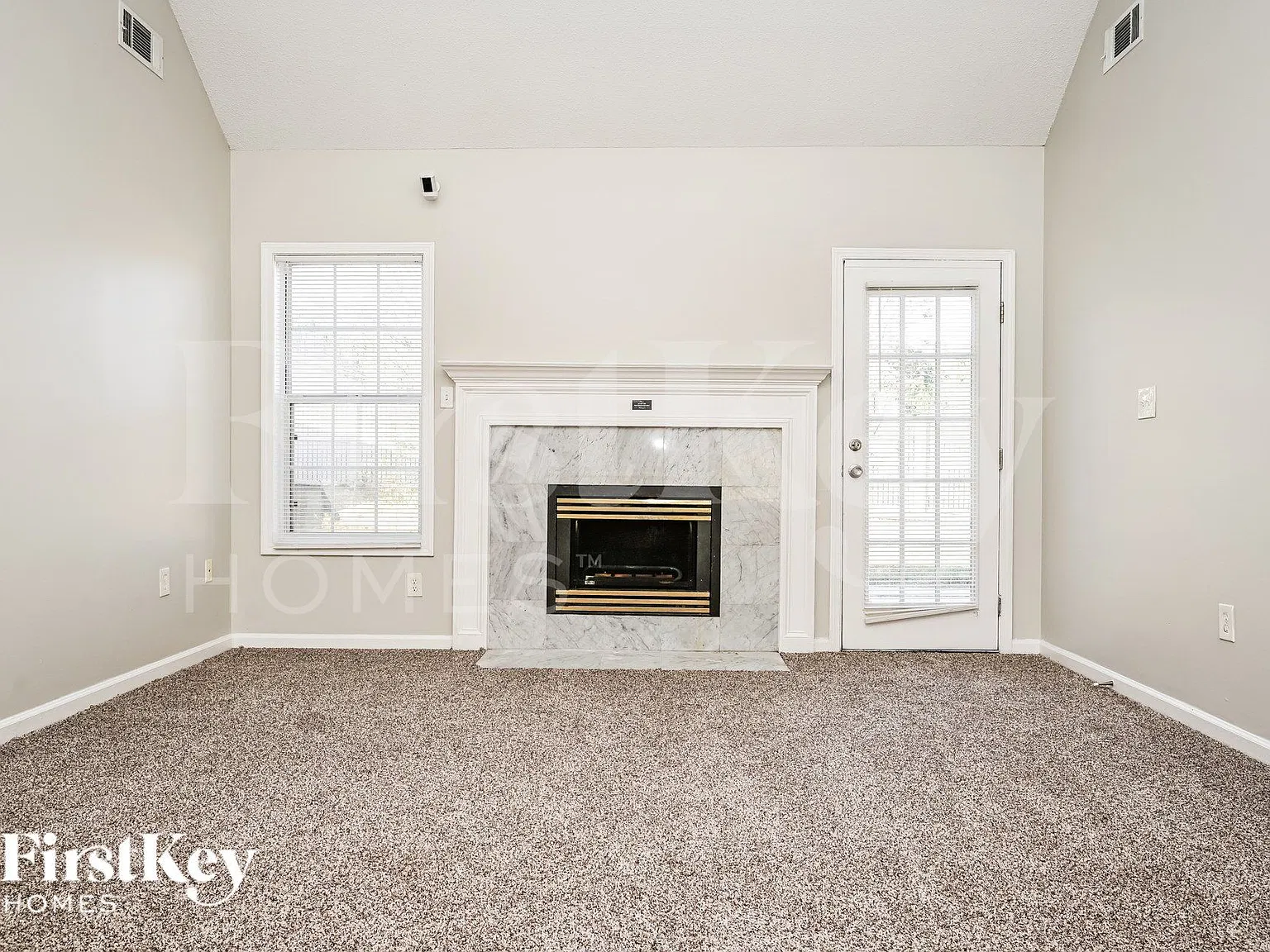 3 bed, 2.0 bath, 1451 sqft, $2,325 — Photo 2