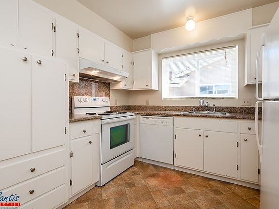 4th image of 4568 Strawberry Park Dr