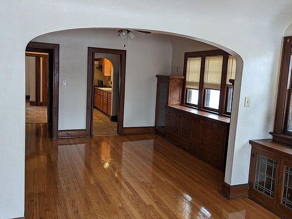 Looking into Dining room from Living room