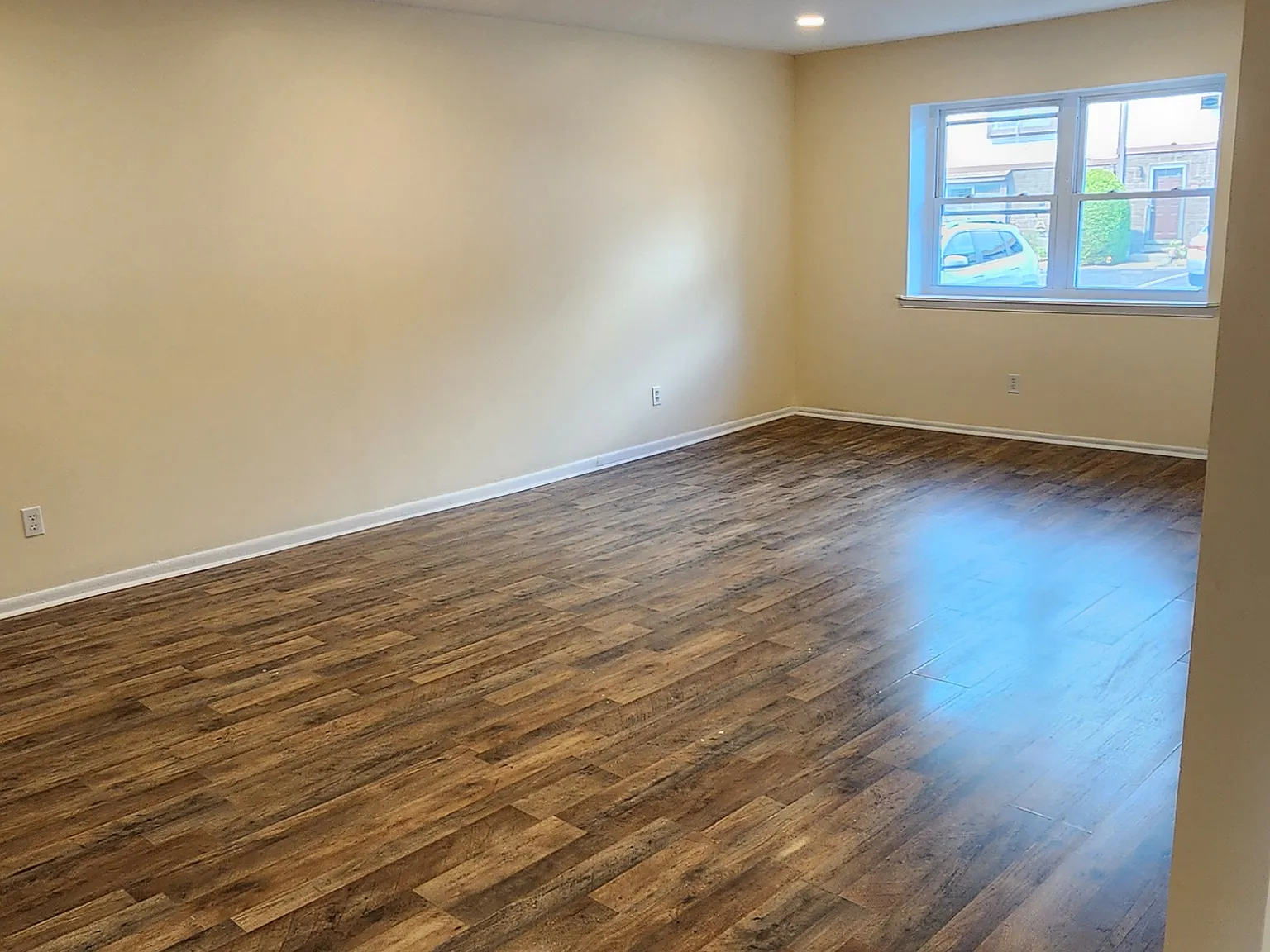3 bed, 2.5 bath, 1694 sqft, $3,100 — Photo 2