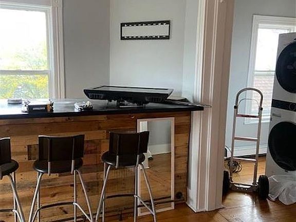 2nd image of 88-90 Holland St #3