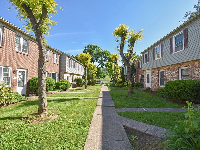 344 W Water St — Photo 2