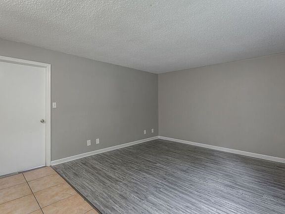2nd image of 2414 Lyndon Ave APT 10
