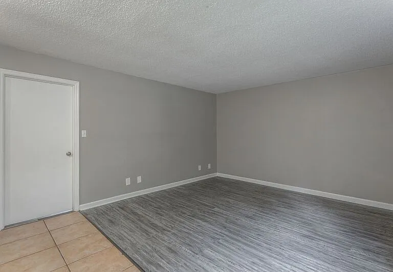 2414 Lyndon Ave — Photo 6