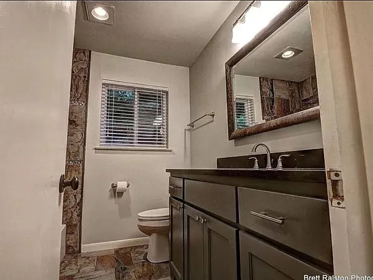 348 E Cleburn St — Photo 7