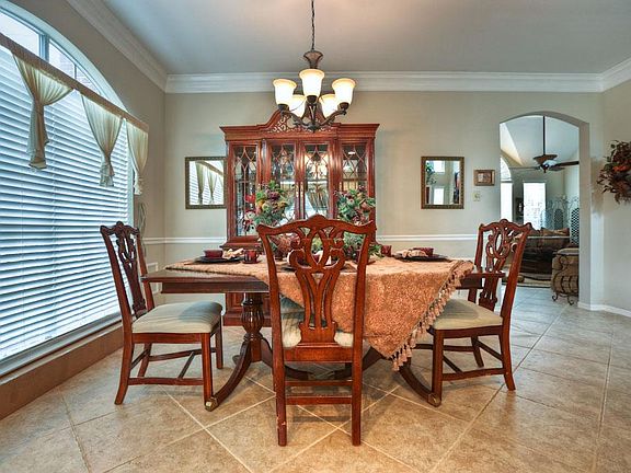 FORMAL DINING