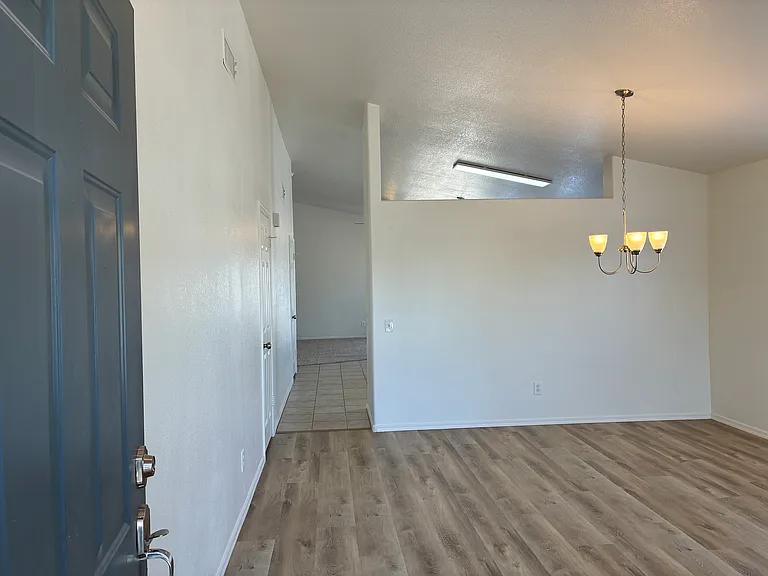 10422 W Windsor Blvd — Photo 8